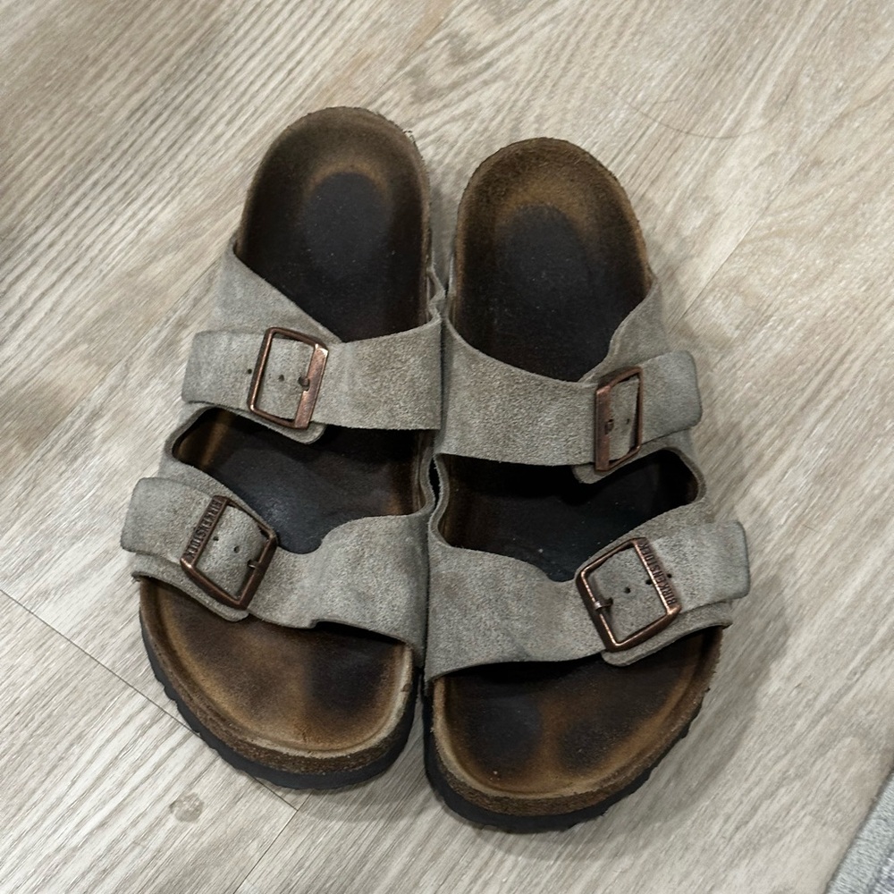 Used men’s 10.5 Suede Softbed Arizona Birkenstocks
